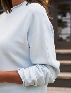 IZZIE Ice, Triple Fleece -Frank And Eileen Shop 10 LAB444TF ICE Model Rachelle Bell 23FA 2327 sRGB