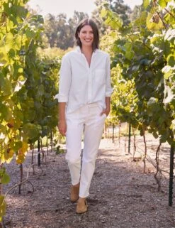 BLACKROCK Chalk, Italian Peached Twill 13 BLACKROCK Chalk, Italian Peached Twill -Frank And Eileen Shop 112 BLACKROCK CHLK JOEDY WHTD Model MicheleOuellet 23FA 0237 sRGB