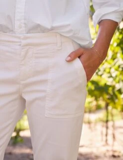 BLACKROCK Chalk, Italian Peached Twill 11 BLACKROCK Chalk, Italian Peached Twill -Frank And Eileen Shop 112 BLACKROCK CHLK JOEDY WHTD Model MicheleOuellet 23FA 02721 sRGB