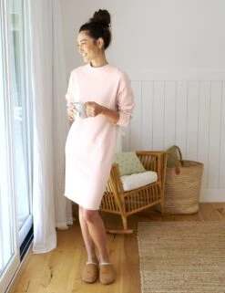 IZZIE Vintage Rose, Triple Fleece -Frank And Eileen Shop 12 LAB444TF VROS LABCROP BLK EILEEN CTGP Model JessicaMau 24RE 0999 sRGB