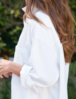 SHIRLEY White, Famous Denim -Frank And Eileen Shop 16 ILLUSION01 ANTW SHIRLEY WCD LABTRENCH BLK Simone Norblom 24SP 0067 sRGB