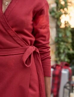 WILLA Cranberry, Triple Fleece 8 WILLA Cranberry, Triple Fleece -Frank And Eileen Shop 16 LAB443TF CRAN GAVIN BRBW Model Mecca Cox 1828 sRGB