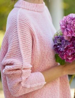 MONTECITO SWEATER Coral Reef, Pure Italian Cotton -Frank And Eileen Shop 25 WESTPORT WHTT SWEATER02 CRFK RayRoberts 25SP March 1637 sRGB