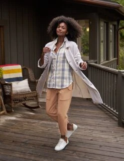 TIPPERARY Gray Melange, Triple Fleece 9 TIPPERARY Gray Melange, Triple Fleece -Frank And Eileen Shop 28 LAB636TF CAML EILEEN CRCG LABTRENCH GRYM Model Milan Dixon 23FA 2445 sRGB 1