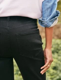 FLANNIGAN Jet Black, Italian Power Denim -Frank And Eileen Shop 33 FLANNIGAN JTBD BARRY VWD LAB216NTF WHT Model Milan Dixon 23FA 4422 sRGB