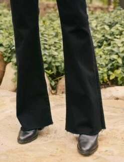 FLANNIGAN Jet Black, Italian Power Denim -Frank And Eileen Shop 33 FLANNIGAN JTBD BARRY VWD LAB216NTF WHT Model Milan Dixon 23FA 4426 sRGB