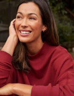 ASPEN TRAVEL SET Cranberry -Frank And Eileen Shop 4 LABSET04 CRAN Model Rachelle Bell 23FA 0964 sRGB