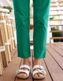 WICKLOW Kelly Green, Italian Performance Twill -Frank And Eileen Shop 59 WICKLOW KLGT JOEDY WHTD Model SimoneNorblom 24RE 3451 sRGB