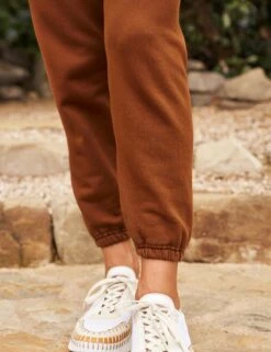 VENICE TRAVEL SET Cinnamon -Frank And Eileen Shop 6 LABSET12 CIMN Model Rachelle Bell 23FA 1226 sRGB