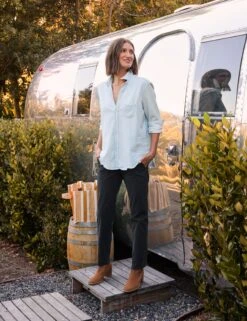 BLACKROCK Washed Black, Italian Peached Twill -Frank And Eileen Shop BLACKROCK WSHB EILEEN TBTD MODEL Michele Ouellet 23FA 0329 sRGB